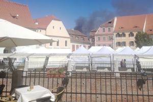 FOTO Incendiu pe 9 mai. Fum negru şi gros care se vede din tot centrul Sibiului