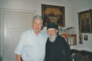 Vineri, 20 septembrie – Lansare de carte la Centrul Cultural Cugir. Volumul „Firmituri literare”, scris de emeritul Dorin N. Uritescu, dedicat vinerenilor