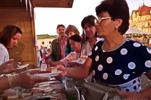 Festivalul „Shalom Ierusalim”, un succes: Orădenii au stat la cozi pentru a gusta bunătăţi evreieşti (FOTO / VIDEO)
