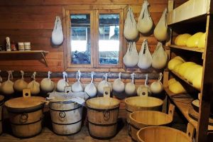 Șase sortimente de lactate de la Sângeorz-Băi, incluse în Registrul naţional al produselor montane