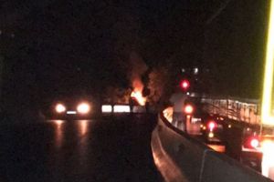 O maşină a luat foc pe DN1, la Perşani