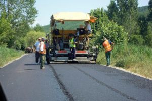 În Teleorman, Consiliul Judeţean a aprobat începerea lucrărilor de modernizare şi asfaltare a trei drumuri judeţene