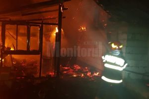 Incendiu cu pagube de aproape 100.000 de lei la o gospodărie din comuna Mălini
