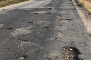 Pe drumuri bombardate spre fabricile din Oarja