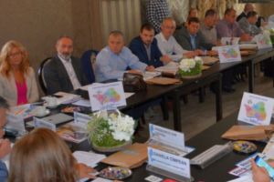 ADR Centru şi partenerii au dezbătut situaţia proiectelor REGIO în comuna Moacşa, din Harghita