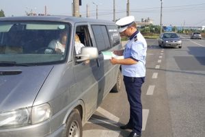 Sute de amenzi pentru şoferii indisciplinaţi, pe drumurile din Timiş, în weekend