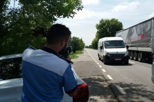 Acţiune împotriva vitezomanilor în Satu Mare. Poliţiştii au reţinut peste 80 de permise