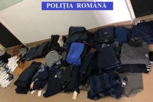 Haine contrafăcute, în valoare de peste 60.000 de lei, confiscate de poliţiştii sătmăreni
