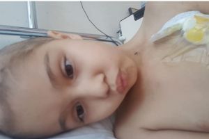 O fetiţă de 7 ani din Titu se luptă cu cancerul. Haideţi să o ajutăm