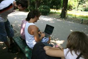 300.000 de lei pentru internet wireless în spaţiile publice din Blaj. Patru contracte, obţinute de o singură firmă