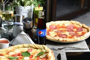 Pizza din partea casei, la XS Cafe! Pe 29 septembrie, te bucuri de 