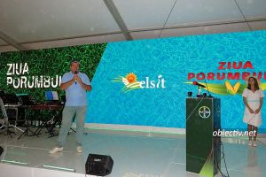 Ziua Porumbului, din satul Orezu, la a X-a ediţie. Organizatorul, Nicolae Sitaru, propus pentru titlul de cetăţean de onoare