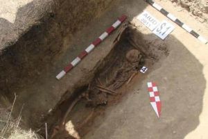 Arheologi de la Muzeul Naţional al Unirii din Alba Iulia, prezenţi la Târgu Ocna, în judeţul Bacău. Acţiune de descoperire, recuperare şi identificare a rămăşiţelor foştilor deţinuţi politici