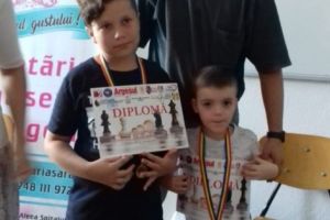 Campion la şah, vrea să fie poliţist