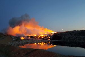 Sancţiuni dure după incendiul de la groapa de gunoi de la Stăuceni. Vezi cine a dat amenzile şi cine este bun de plată!