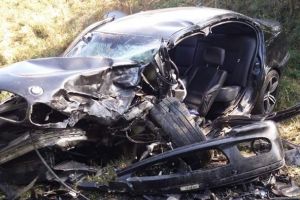BMW făcut PRAF de un AUDI, pe o şosea din vestul ţării. Șoferul vinovat A FUGIT de la locul accidentului