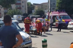 Femeie la spital după ce a fost lovită de o maşină pe trecerea de pietoni, la Timişoara