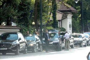 Clanul Băsescu iese la cârciumă cu SPP-iştii şi bona. Imagini inedite cu familia fostului preşedinte
