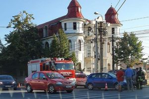 O persoană la spital, după ce un şofer nu a acordat prioritate, la Timişoara