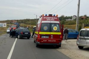 Drumul naţional, blocat între Marghita şi Petreu: Două maşini s-au izbit, şoferii au ajuns la spital