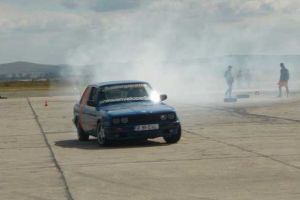 25 de sancţiuni contravenţionale şi trei permise reţinute în cazul curselor ilegale de pe Aleea Mănăstirii
