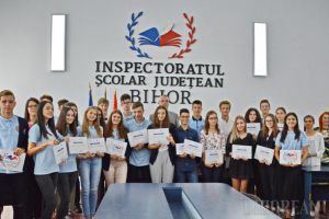 Mândria judeţului: Zeciştii de la Bacalaureat şi Evaluarea Naţională au fost premiaţi cu diplome şi bani (FOTO)