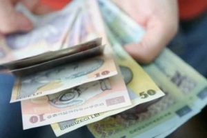 Vouchere de vacanţă mai mari în extrasezon. Milioane de români vor primi banii pe card