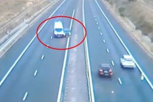 VIDEO Accident pe autostrada Sibiu – Deva din cauza unui şofer care stătea pe telefon