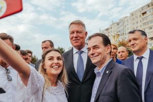 (P): Motivele pentru care românii semnează în număr mare pentru candidatura lui Iohannis. GALERIE FOTO
