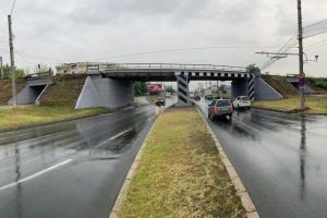(Foto)Podul de cale ferata de la intrarea in orasul Baia Mare a fost renovat