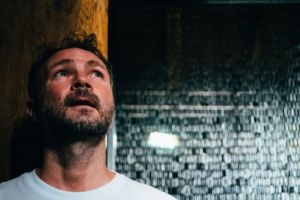 PREMIERĂ ASTĂZI: „Dispariţii” de Elise Wilk, un spectacol provocator despre istoria saşilor transilvăneni