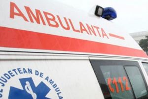 Accident pe Republicii. O Ambulanta si un autoturism, implicate