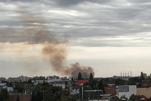 Incendiu puternic in Ploiesti, in zona de sud. Fumul gros se vede la kilometri