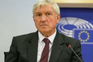 Mircea Diaconu îşi depune  candidatura la preşedinţia României