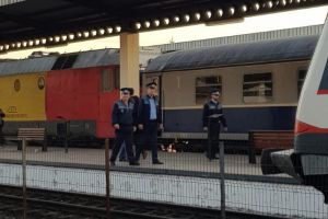 Descinderi în staţiile CFR din Bihor: poliţiştii au căutat călători fără bilete, cerşetori, hoţi, bişniţari, dar şi taximetrişti fără acte (FOTO)