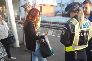 Zeci de argeşeni şi-au găsit „naşul” în gări din judeţ!