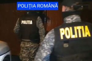 VIDEO Cinci persoane reţinute şi prejudiciu de zeci de mii de lei, în dosarul furturilor de case de bani