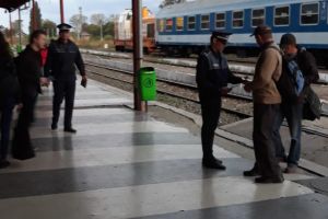 FOTO. Operaţiunea ”Clean Stations”: Controale ale Poliţiei în gările din judeţ. Zeci de persoane legitimate