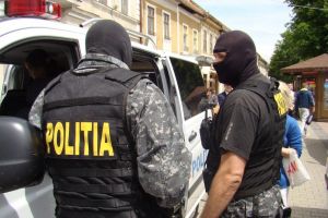Percheziţii de amploare la Braşov – Câinii de la Sibiu au ajutat la căutări