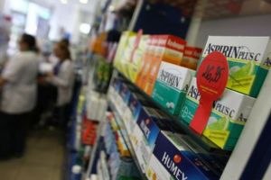 VIDEO Control OPC la o farmacie din Braşov! Nereguli grave descoperite de comisari