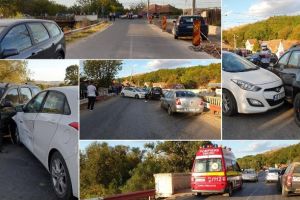 FOTO, VIDEO. ACCIDENT rutier în zona podului de la Teleac, cu trei autoturisme implicate. Traficul este blocat