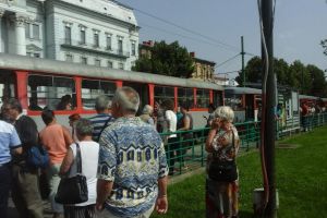 Facilităţi la transportul public. Cine beneficiază de gratuităţi şi reducere