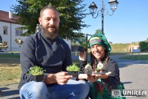 FOTO, VIDEO. Spectacol culinar cu Sandy Țălnar, într-un nou episod din serialul Toma Bucătarul Cetăţii. Ruladă din pâine cu cremă de brânză, o reţetă delicioasă, preparată în cadrul istoric al Cetăţii Alba Carolina