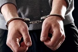 Tâlhari prinşi şi încarceraţi după ce au snopit în bătaie un bărbat