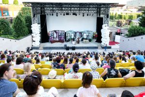 SPECTACOL DE TEATRU „PIJAMALE”, AL ATENEULUI NAȚIONAL IAȘI, LA AMFITEATRUL PALAS