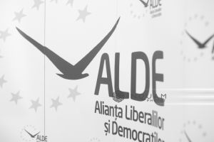 Partidul lui Tăriceanu, aruncat bucată cu bucată la groapa de gunoi a istoriei