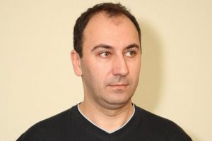 Caut partener serios să facem mici în Piaţa Sfatului