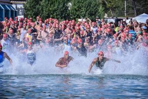 Cea mai mare competitie de triatlon din sud-estul Europei, in weekend, la Mamaia:  1.300 de persoane iau startul la H3RO by TriChallenge