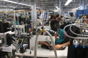 Fabricile de pantaloni, în topul celor mai mari angajatori din judeţ