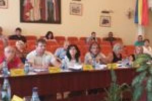 Se întreabă mult, se răspunde puţin şi evaziv! Cum rămâne cu banul public la Caransebeş?